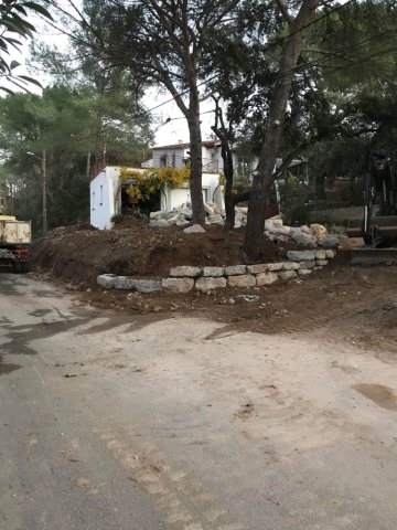 Enrochement de terrain en soutènement pour construction d'un parking et d'un boulodrome vers Souvignarges